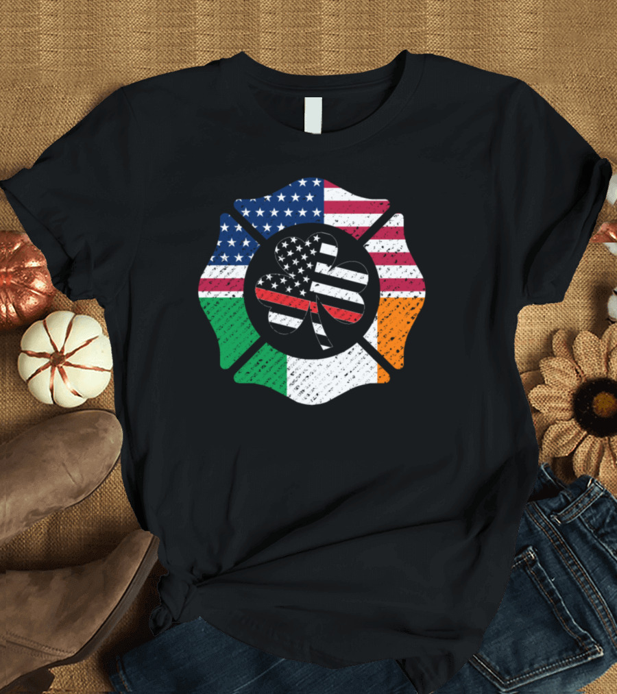 Firefighter St Patricks Day Irish American Flag Shamrock Badge T-Shirt