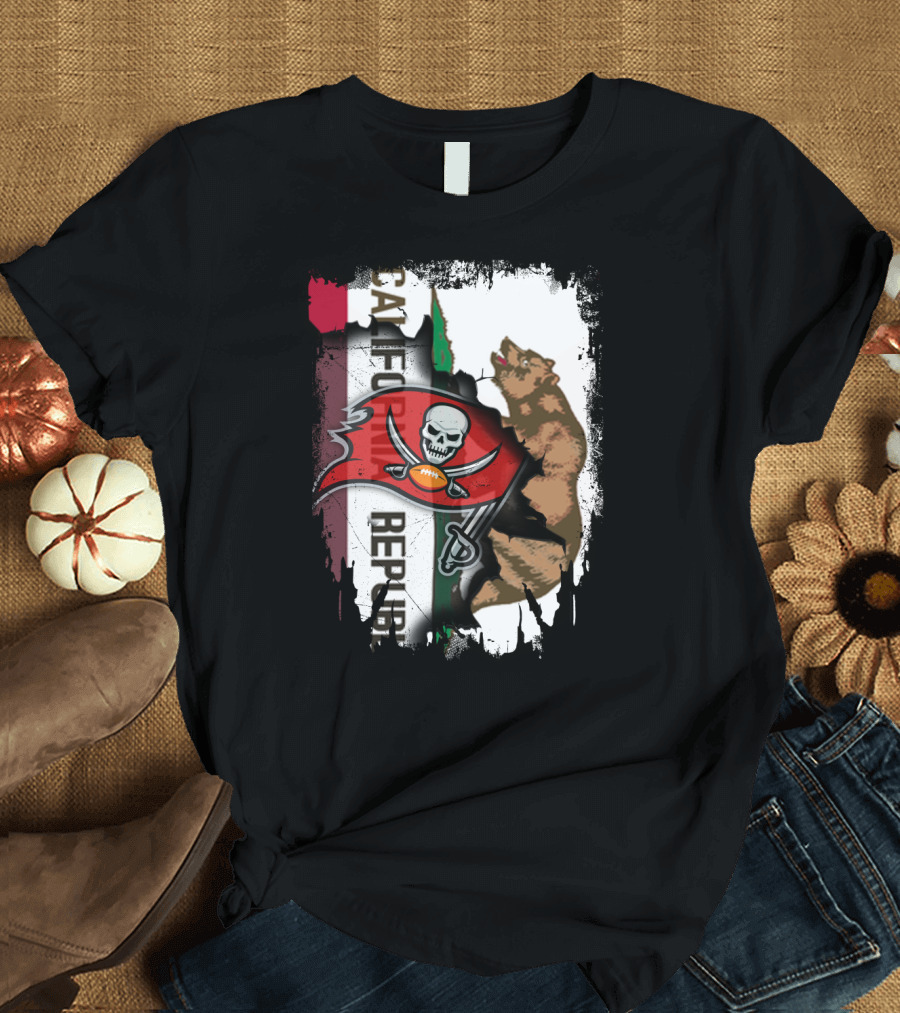 California Republic Bear with Buccaneers Pirate Flag T-Shirt