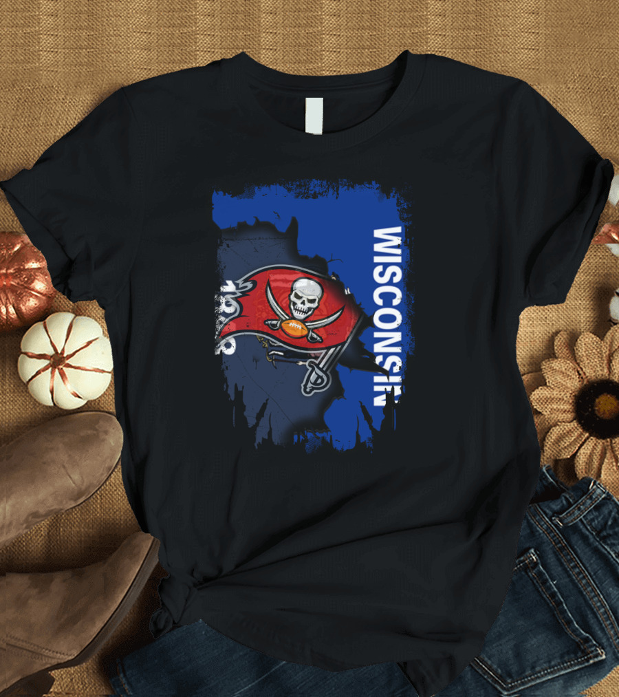 Wisconsin State with Buccaneers Skull Flag 1976 T-Shirt