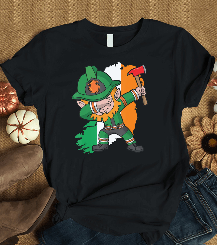 Leprechaun Dabbing Firefighter Irish Flag Background T-Shirt