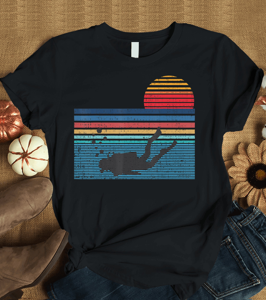 Vintage Retro 80s Scuba Diving Striped Sunset Ocean Scene T-Shirt