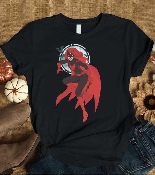 T-Shirt: Batwoman Moonlit Heroic Pose with Cape and Bat T-Shirt Batwoman Moonlit Heroic Pose with Cape and Bat T-Shirt