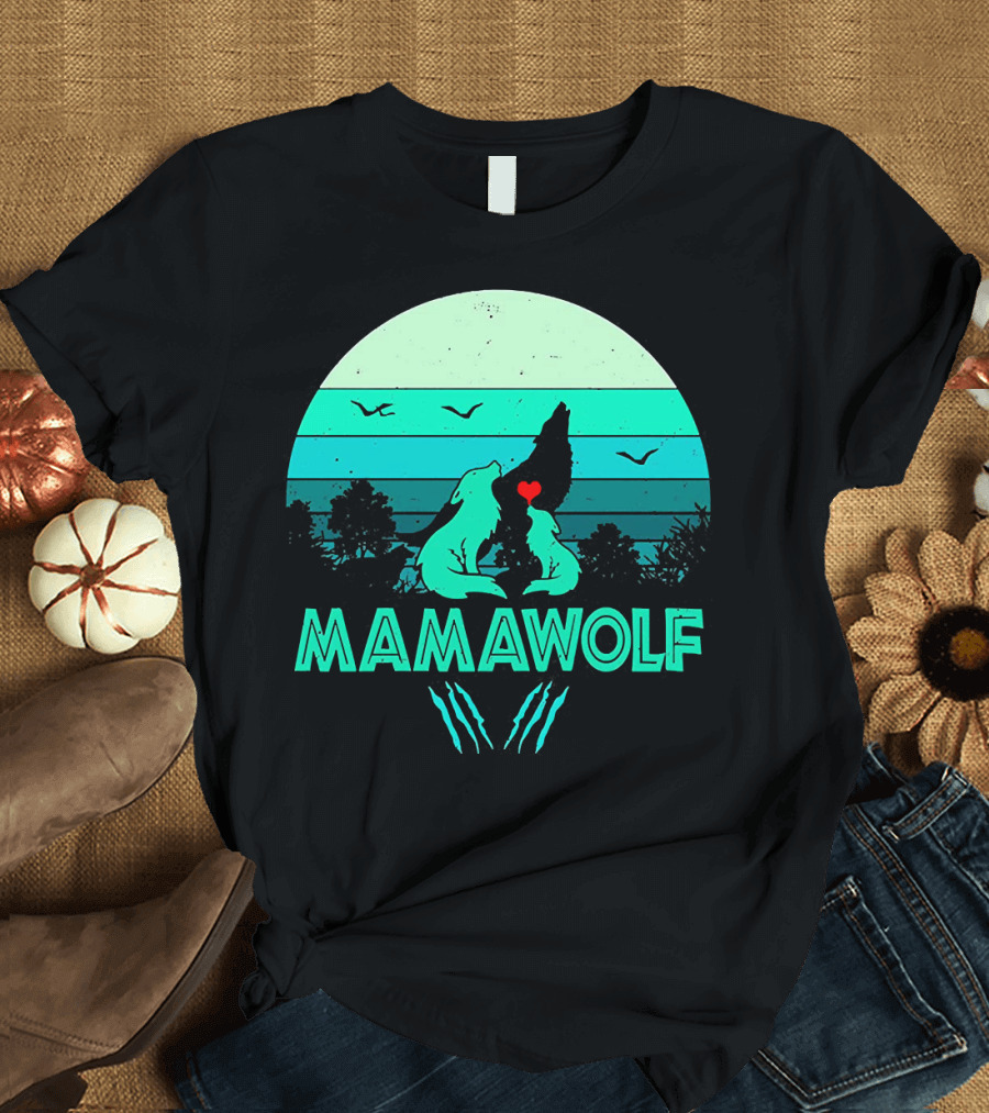 MAMAWOLF Babies Mom Vintage Wolf Heart Moon T-Shirt
