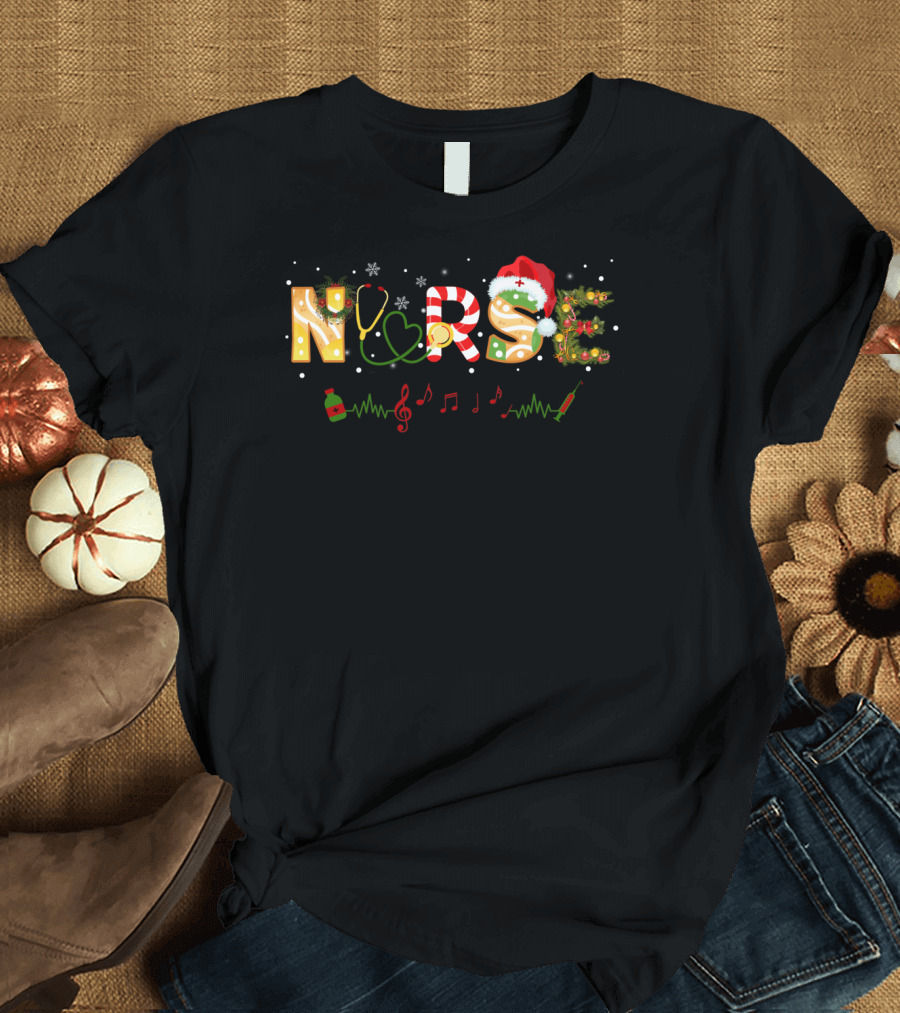 Nurse Christmas Santa Hat Stethoscope Heartbeat Music Syringe Snowflakes T-Shirt