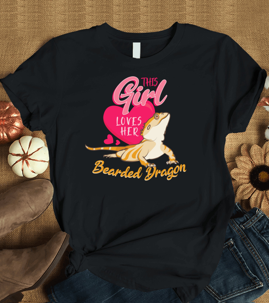 This Girl Loves Her Bearded Dragon with Heart and Cute Lizard T-Shirt