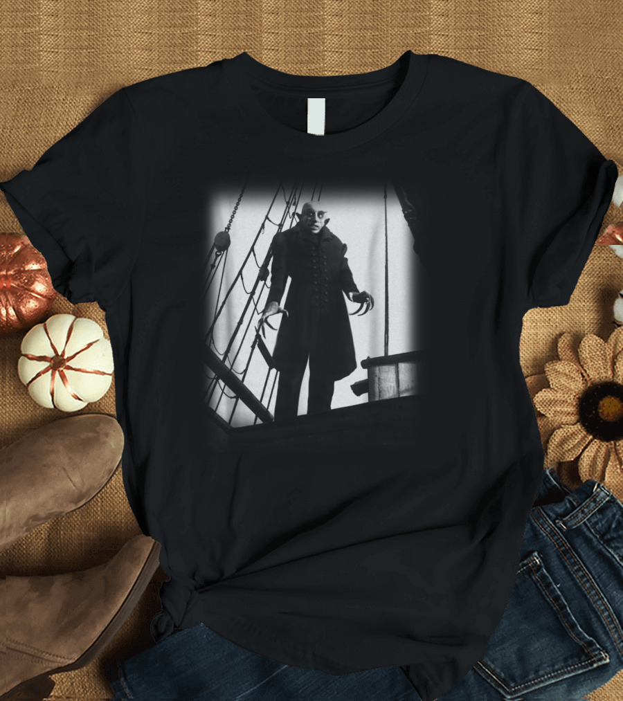 Nosferatu Vampire Classic Horror Black Dracula Iconic Ship Scene T-Shirt