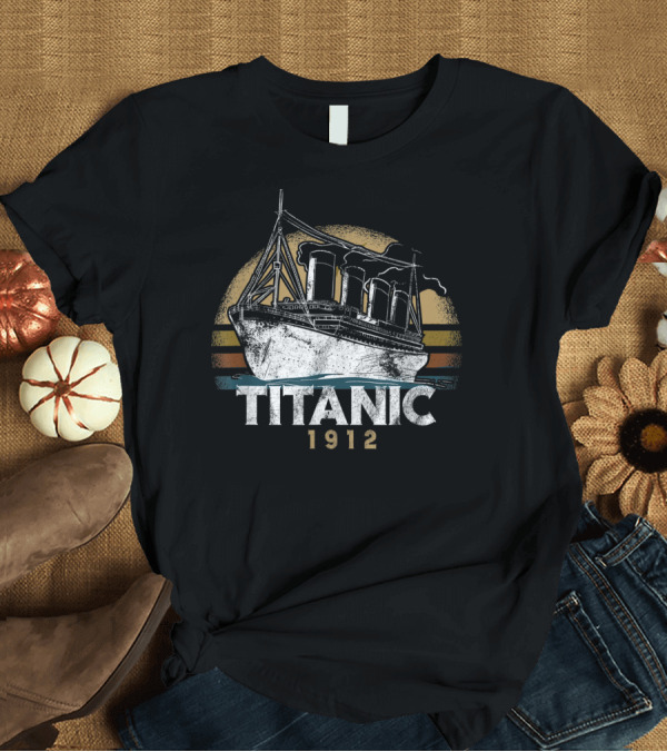 T-Shirt: Titanic 1912 Vintage Ocean Liner Retro T-Shirt Titanic 1912 Vintage Ocean Liner Retro T-Shirt