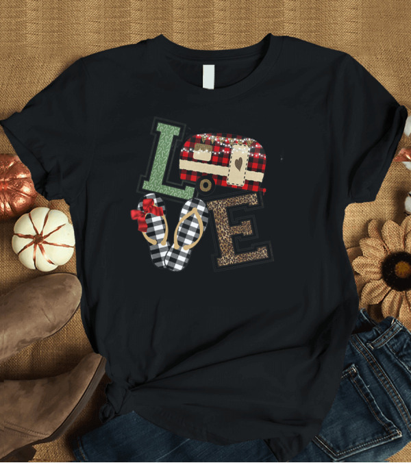 T-Shirt: Love Christmas Camper Red Plaid RV Trailer T-Shirt Love Christmas Camper Red Plaid RV Trailer T-Shirt
