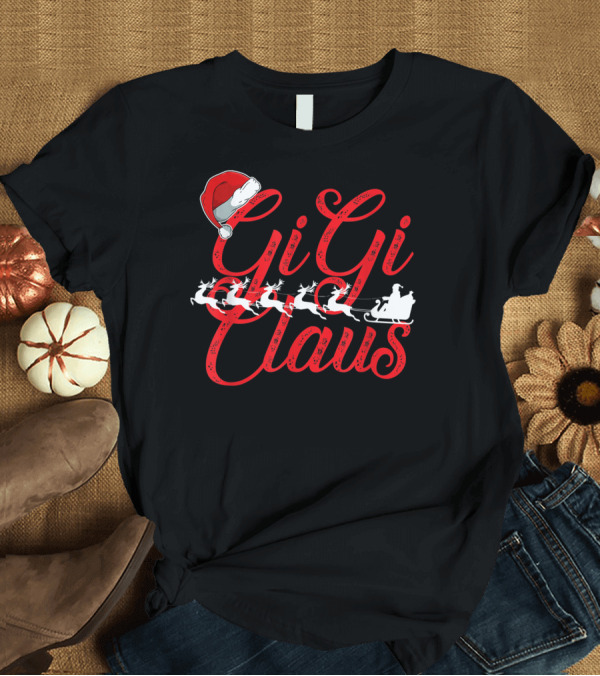 T-Shirt: Gigi Claus Santa Hat Reindeer Sleigh Christmas Family T-Shirt Gigi Claus Santa Hat Reindeer Sleigh Christmas Family T-Shirt