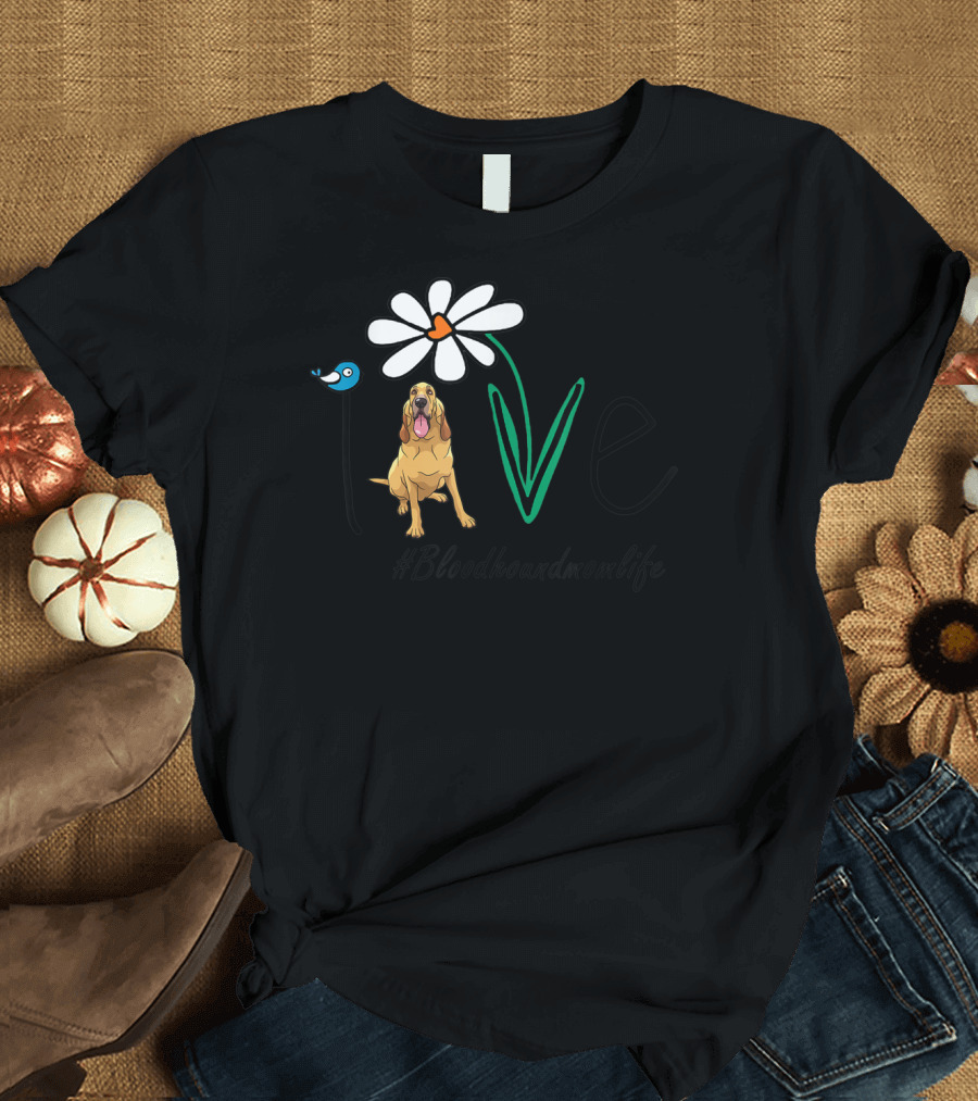 Love Bloodhound Mom Life Daisy T-Shirt