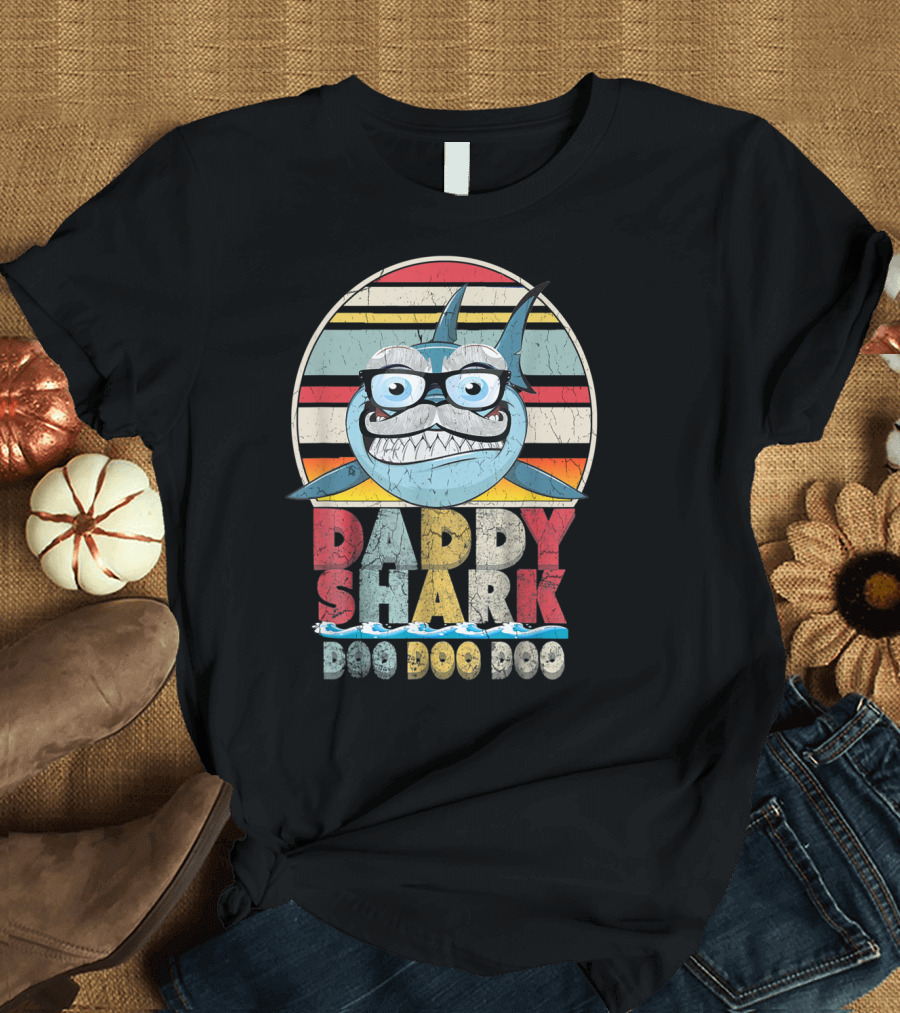 DADDY SHARK DOO DOO DOO Vintage Cute Shark with Glasses T-Shirt