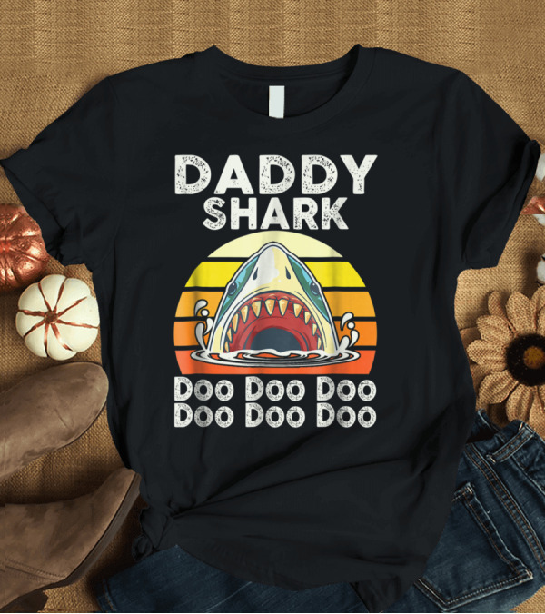 T-Shirt: Daddy Shark Doo Doo Doo Doo Doo Doo Funny Sunset Shark Face T-Shirt Daddy Shark Doo Doo Doo Doo Doo Doo Funny Sunset Shark Face T-Shirt