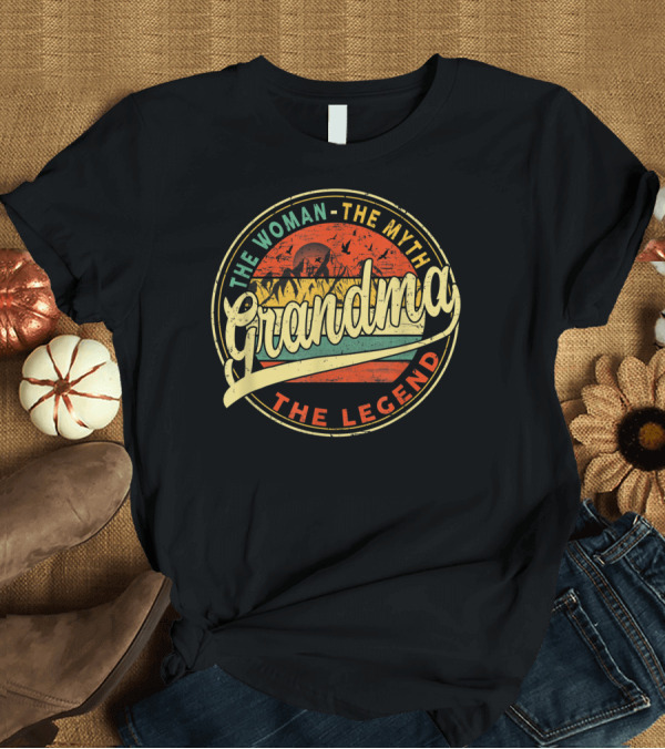 T-Shirt: Grandma The Woman The Myth The Legend Vintage Retro Sunset T-Shirt Grandma The Woman The Myth The Legend Vintage Retro Sunset T-Shirt