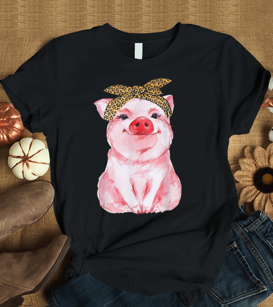 Cute Pig with Leopard Print Bandana Pig Lover's T-Shirt