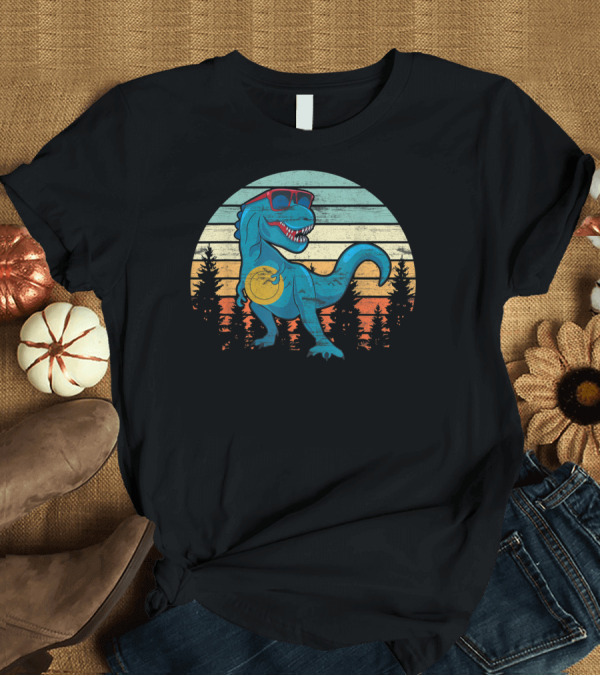 T-Shirt: Retro Sunset Funny Disc Golf Dinosaur with Sunglasses T-Shirt Retro Sunset Funny Disc Golf Dinosaur with Sunglasses T-Shirt