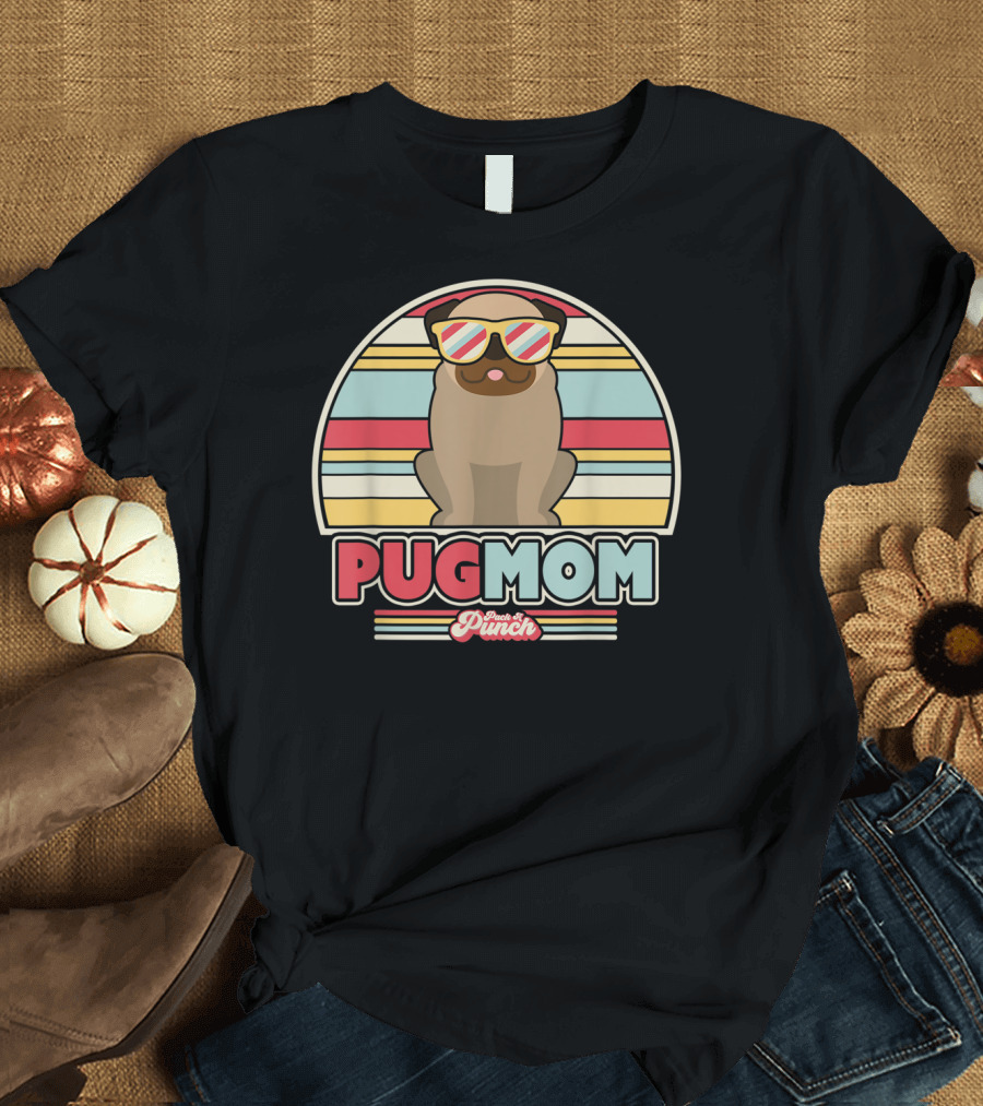 Pug Mom Retro Style with Punch Punch Text T-Shirt