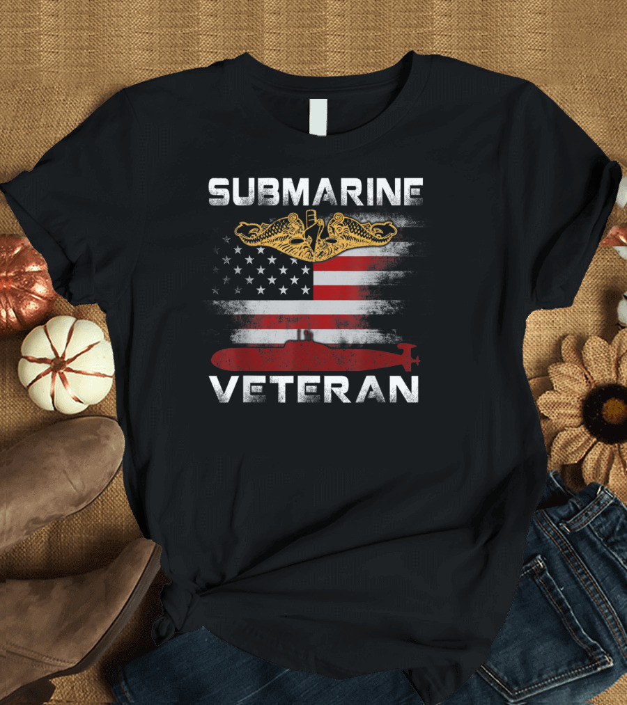 Submarine Veteran American Flag US Navy Vet Emblem T-Shirt