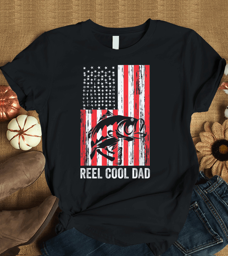 Reel Cool Dad Vintage Fisherman American Flag Father's Day T-Shirt