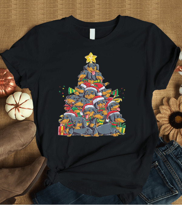 T-Shirt: Dachshund Christmas Tree with Santa Hats and Gifts T-Shirt Dachshund Christmas Tree with Santa Hats and Gifts T-Shirt