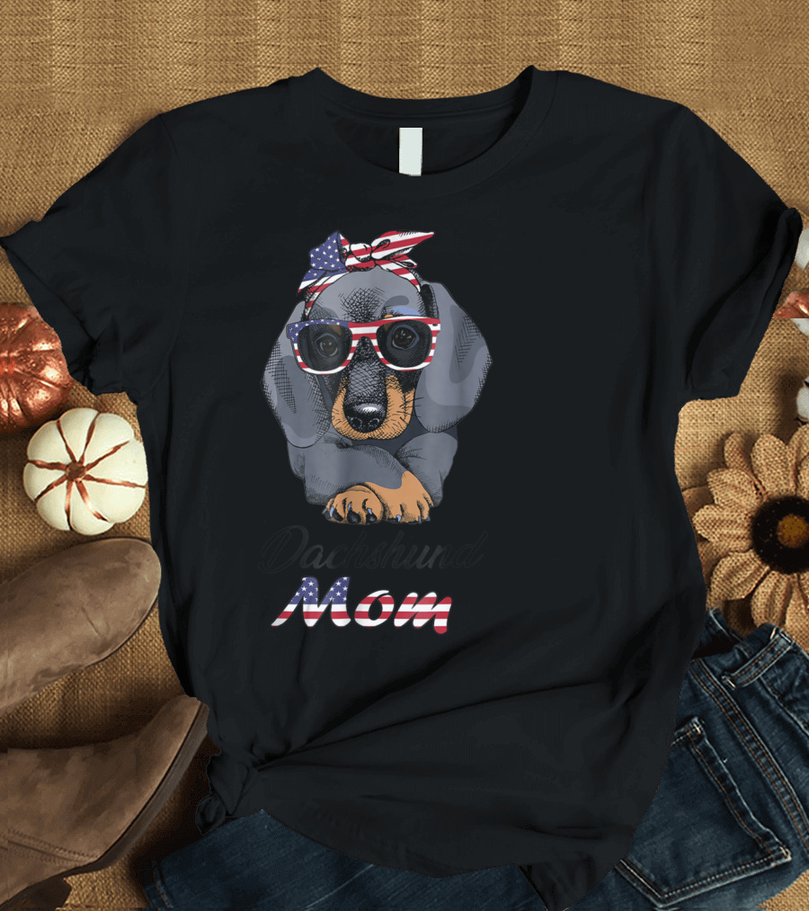 Dachshund Mom Bandana Glasses USA Flag T-Shirt