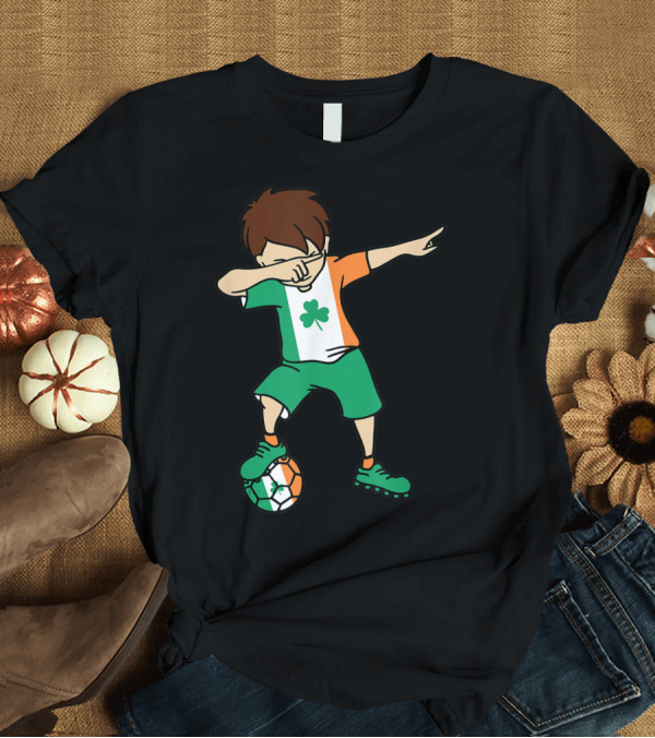 T-Shirt: Dabbing Irish Soccer Clover Saint Patrick's Day T-Shirt Dabbing Irish Soccer Clover Saint Patrick's Day T-Shirt