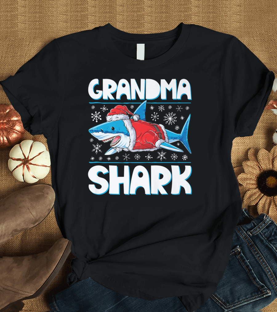 Grandma Shark Santa Christmas Matching Family Snowflakes T-Shirt