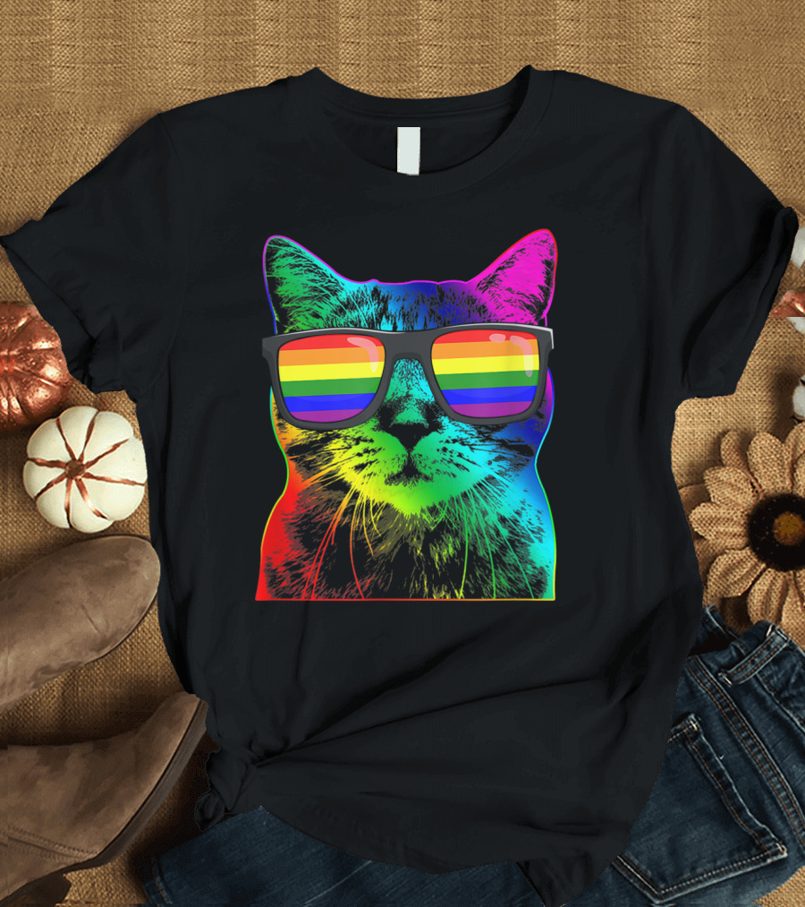 Cute Cat With Gay Flag Rainbow Sunglasses LGBTT T-Shirt