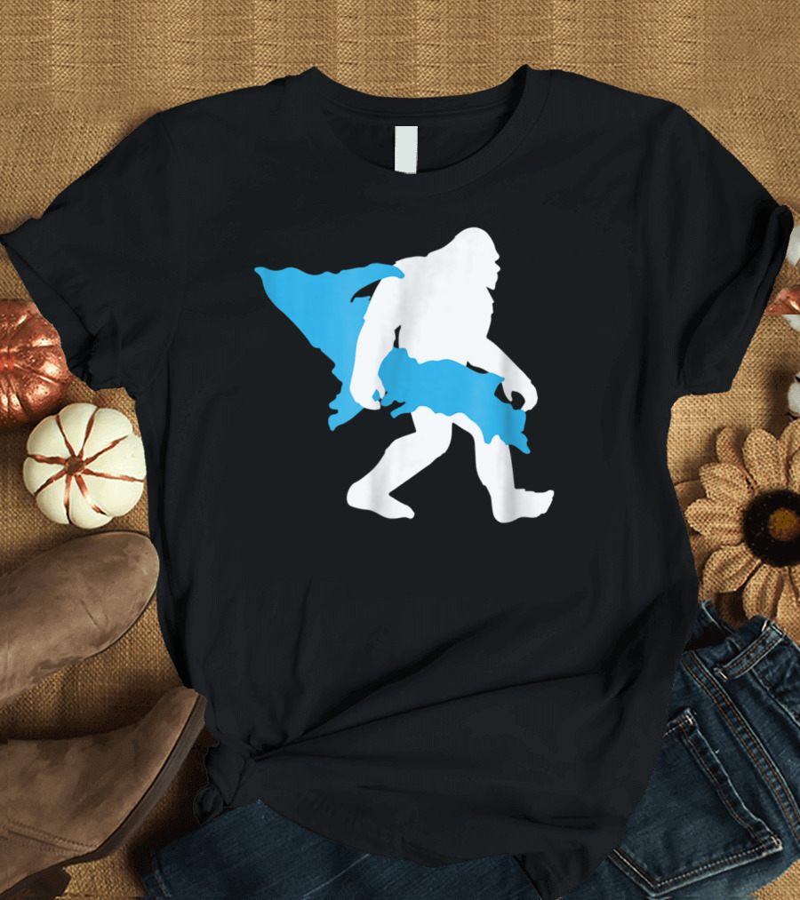 Bigfoot Upper Peninsula Funny Sasquatch UP Michigan Map T-Shirt