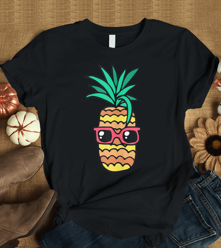 Aloha Hawaiian Pineapple Sunglasses Summer Beach Vibes T-Shirt