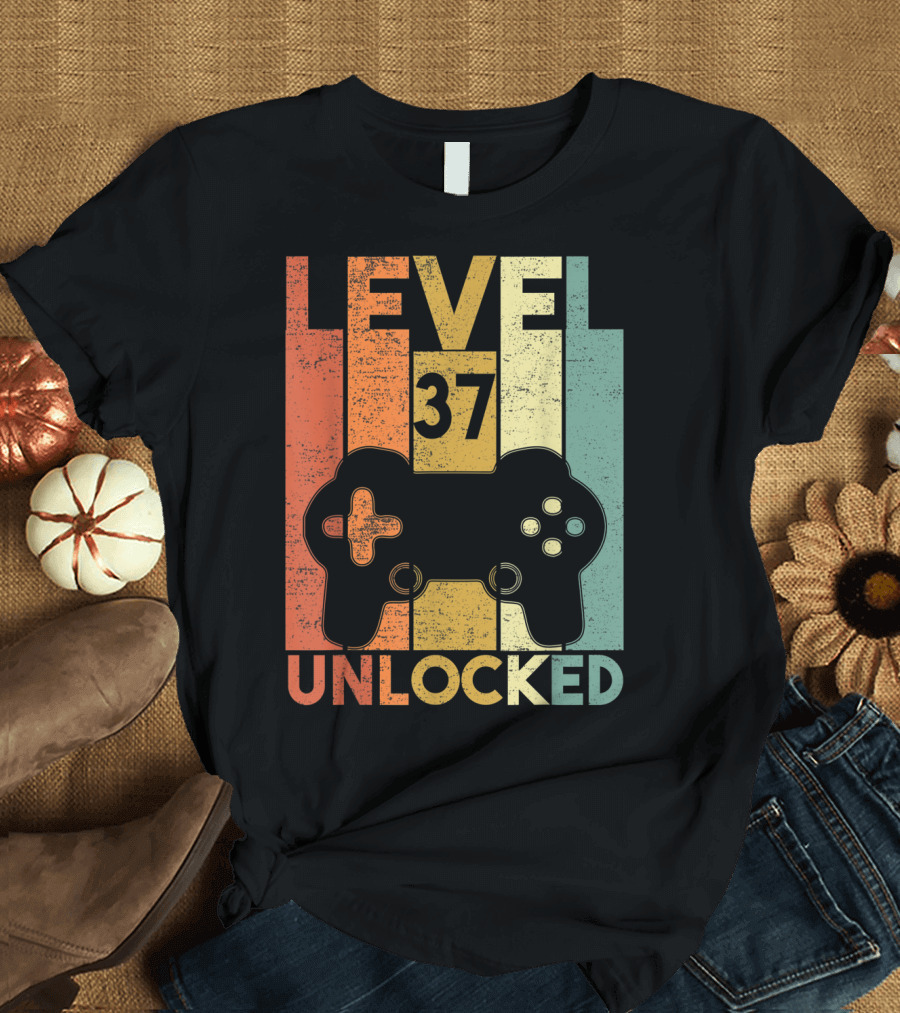 Level 37 Unlocked 1983 Birthday Gaming Controller T-Shirt