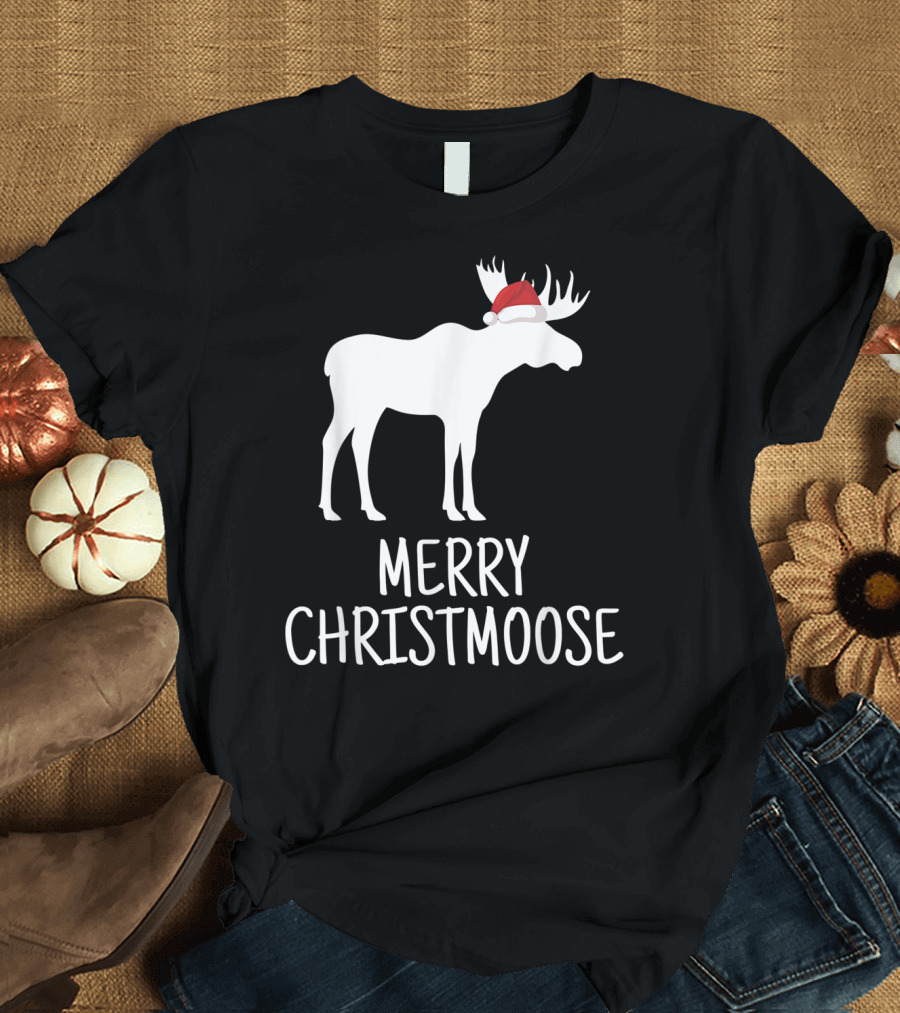 Merry Christmoose Funny Pun Animal Holiday Moose with Santa Hat T-Shirt