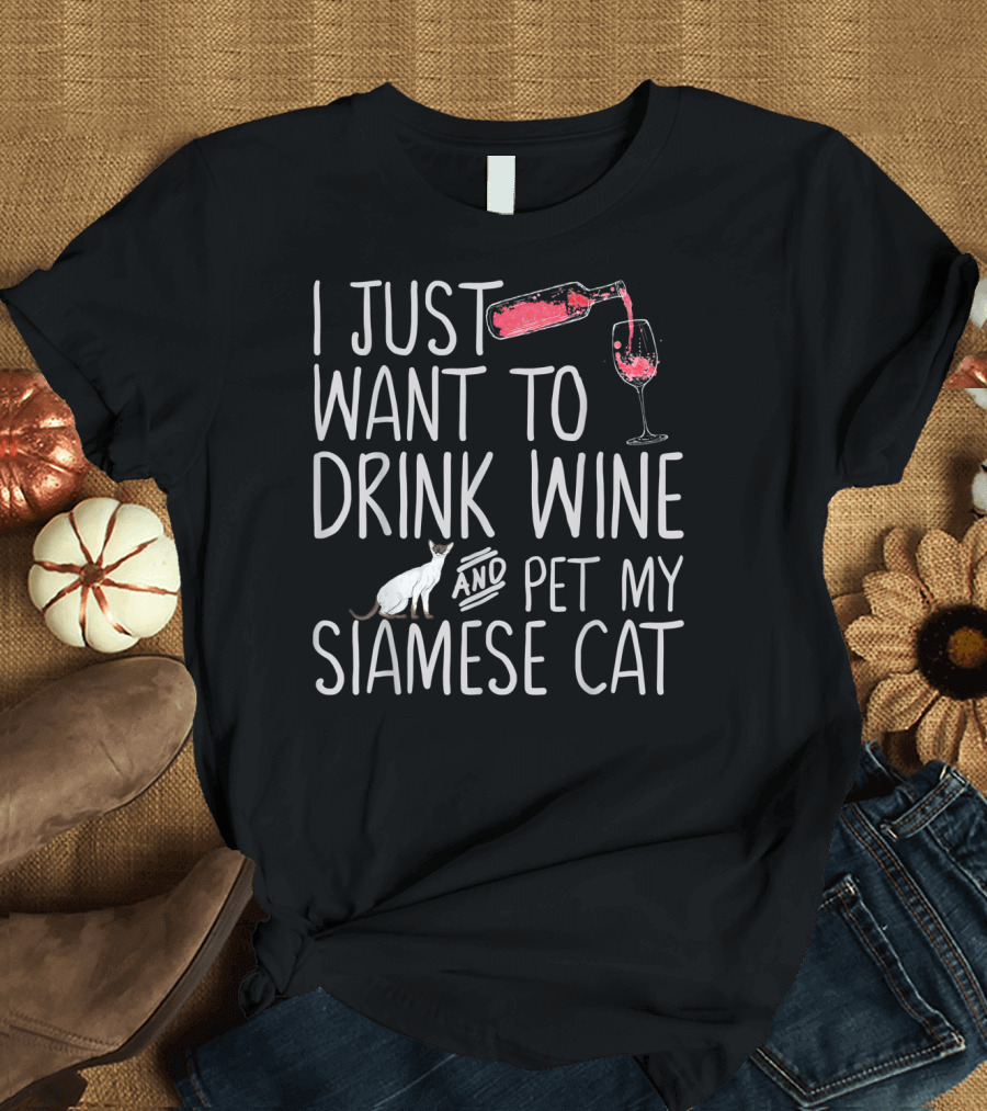 I Just Want To Drink Wine And Pet My Siamese Cat With Bottle And Glass T-Shirt
