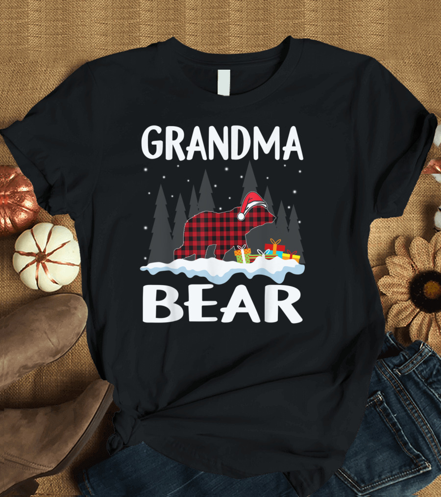 Grandma Bear Plaid Christmas Snow Gifts T-Shirt