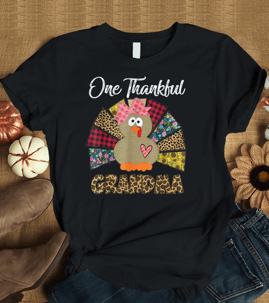 One Thankful Grandma Turkey with Leopard T-Shirt