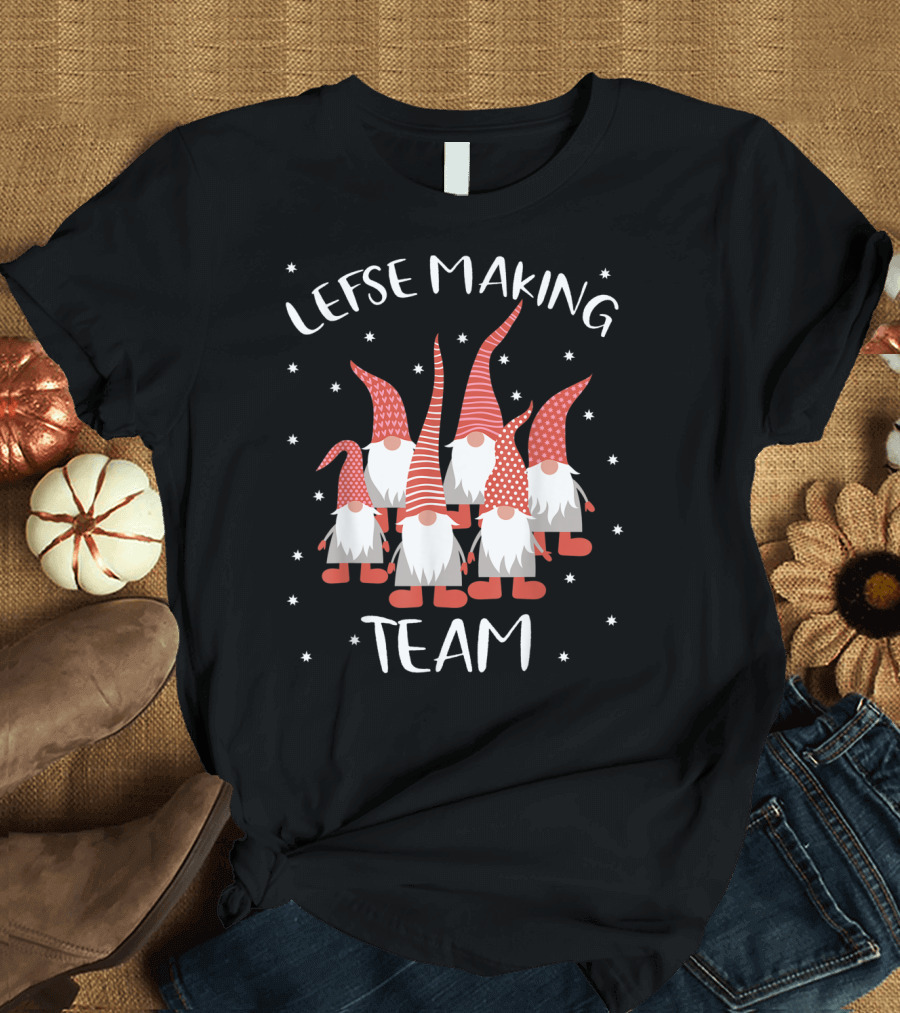 Lefse Making Team God Jul Gnome Tomte Christmas T-Shirt