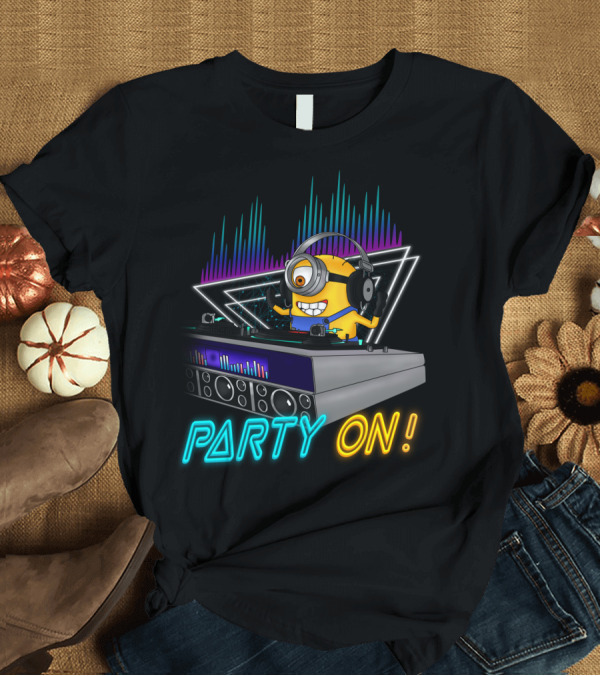 T-Shirt: Despicable Me Minions Party On DJ Remix Vibes T-Shirt Despicable Me Minions Party On DJ Remix Vibes T-Shirt