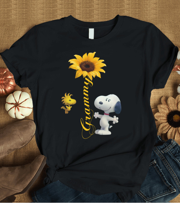 T-Shirt: Grammy Peanuts Snoopy and Woodstock with Sunflower T-Shirt Grammy Peanuts Snoopy and Woodstock with Sunflower T-Shirt