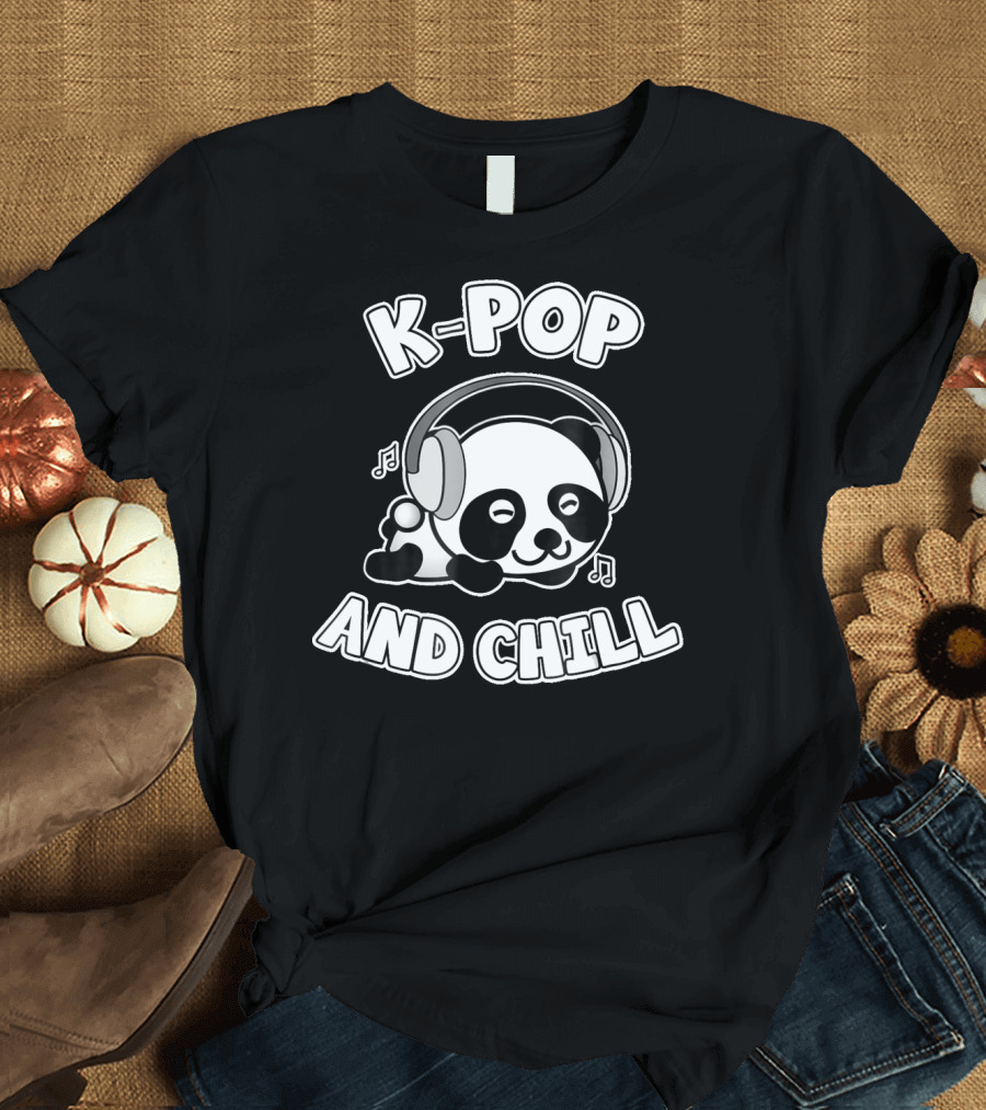 K-Pop And Chill Panda With Headphones Kpop Fan T-Shirt