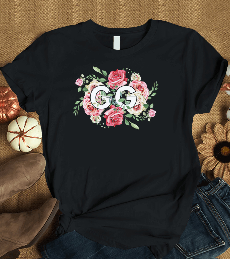 Great Grandmother GG Gigi Floral Roses Background T-Shirt