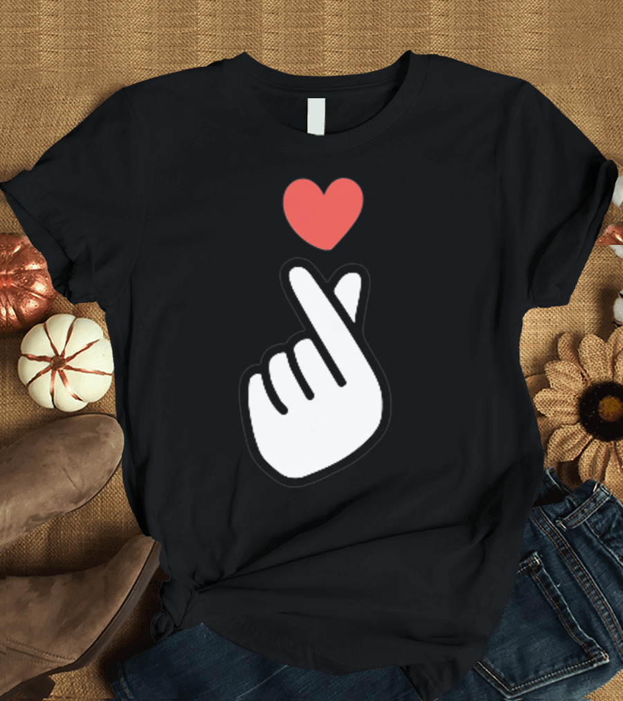 Korean Kpop Saranghae I Love You Hand Heart Gesture T-Shirt
