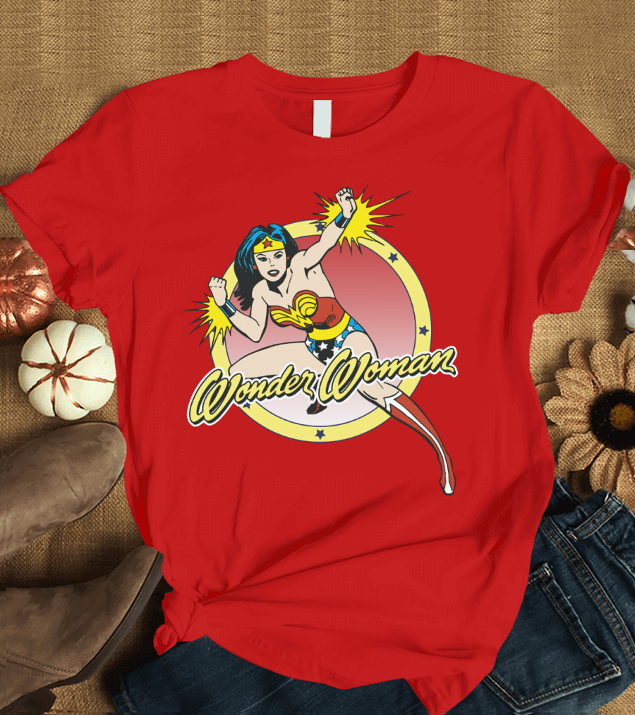 Wonder Woman Dynamic Heroic Pose Comic T-Shirt