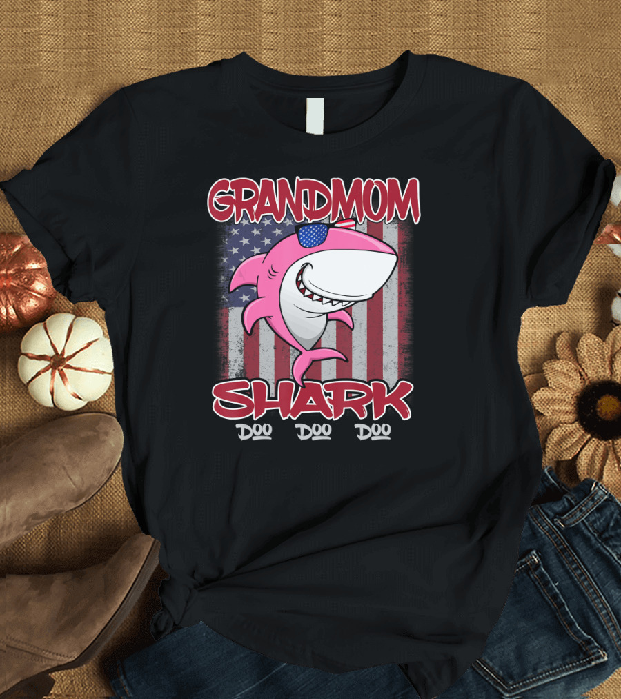 Grandmom Shark Doo Doo Doo American Flag 4th Of July USA T-Shirt