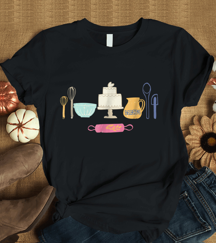 Love Baking Bakers Tools Cake Whisks Bowl Jug Spoon Rolling Pin Fun T-Shirt