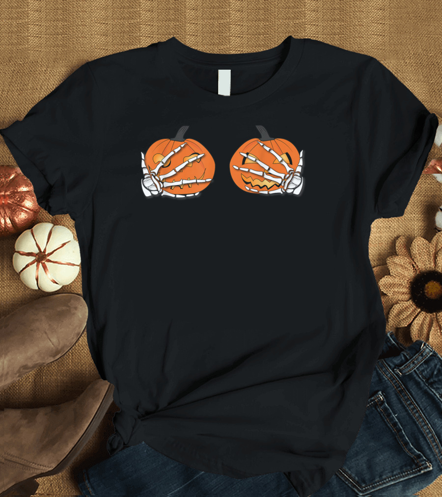 Funny Halloween Skeleton Hands Holding Carved Pumpkins T-Shirt