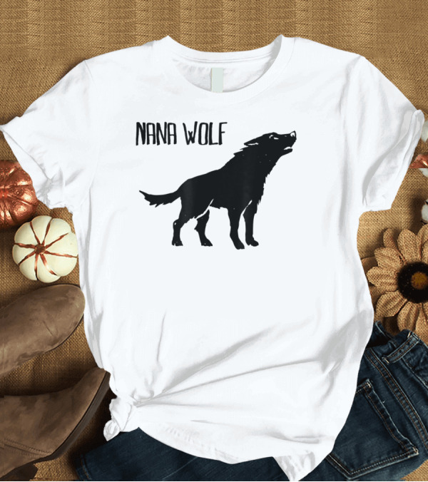 T-Shirt: Nana Wolf Matching Family Halloween Grandma Wolf T-Shirt Nana Wolf Matching Family Halloween Grandma Wolf T-Shirt