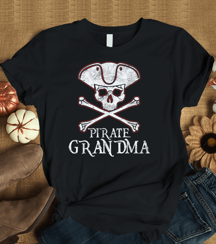 Pirate Grandma Funny Halloween Skull Captain Crossbones T-Shirt