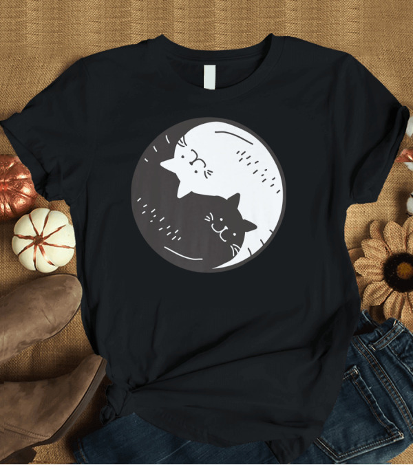 T-Shirt: Yin Yang Cats Halloween Christmas Funny Cool Circle T-Shirt Yin Yang Cats Halloween Christmas Funny Cool Circle T-Shirt