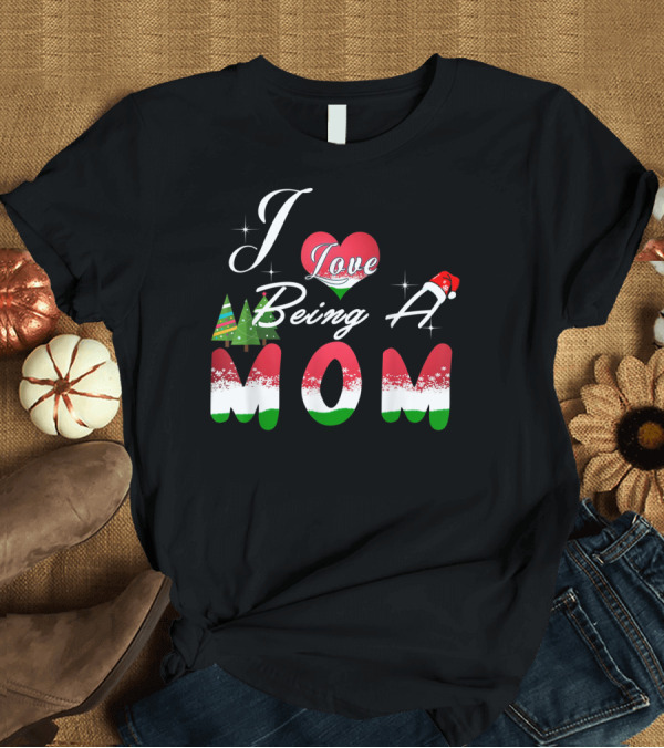 T-Shirt: I Love Being A Mom Christmas Trees Santa Hat Festive Heart T-Shirt I Love Being A Mom Christmas Trees Santa Hat Festive Heart T-Shirt