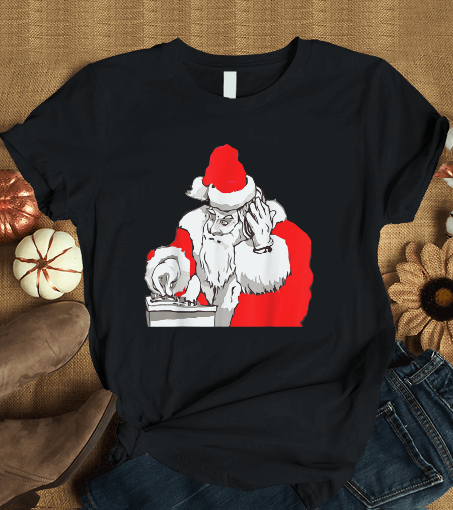 Merry Christmas Deejay Santa Nonstop Remix DJ Santa Claus with Headphones and Turntable T-Shirt