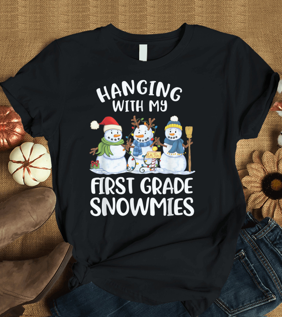 Hanging With My First Grade Snowmies Festive Snowmen T-Shirt